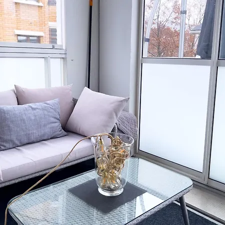 Stunning 1br In The Centre With Free Garage Apartment